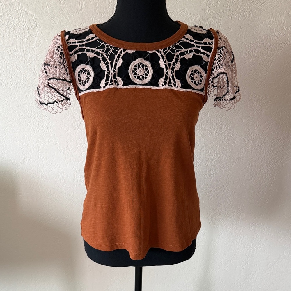 NWT ANTHROPOLOGIE Elegant Lace Accent Women's Top - Rust and Black SIZE SMALL